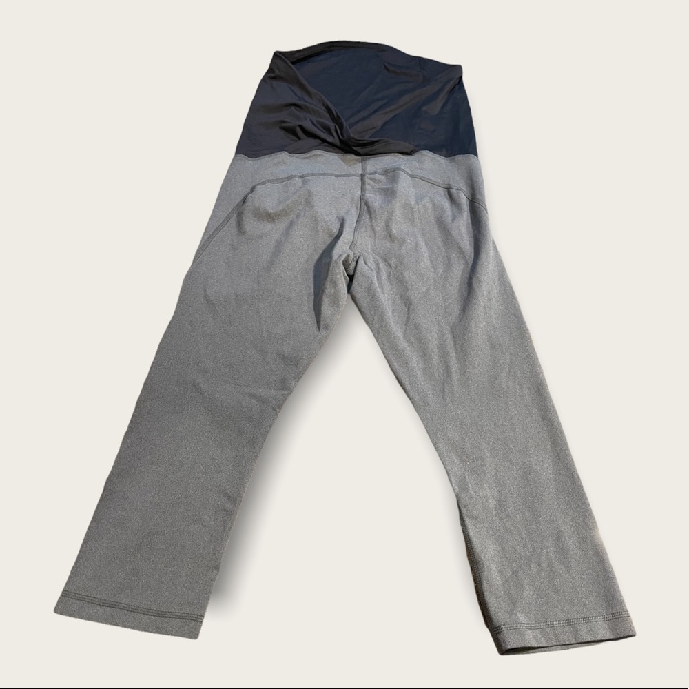🌸 Isabel maternity crossover band Capri length leggings‎ gray size Medium N… - Picture 3 of 6